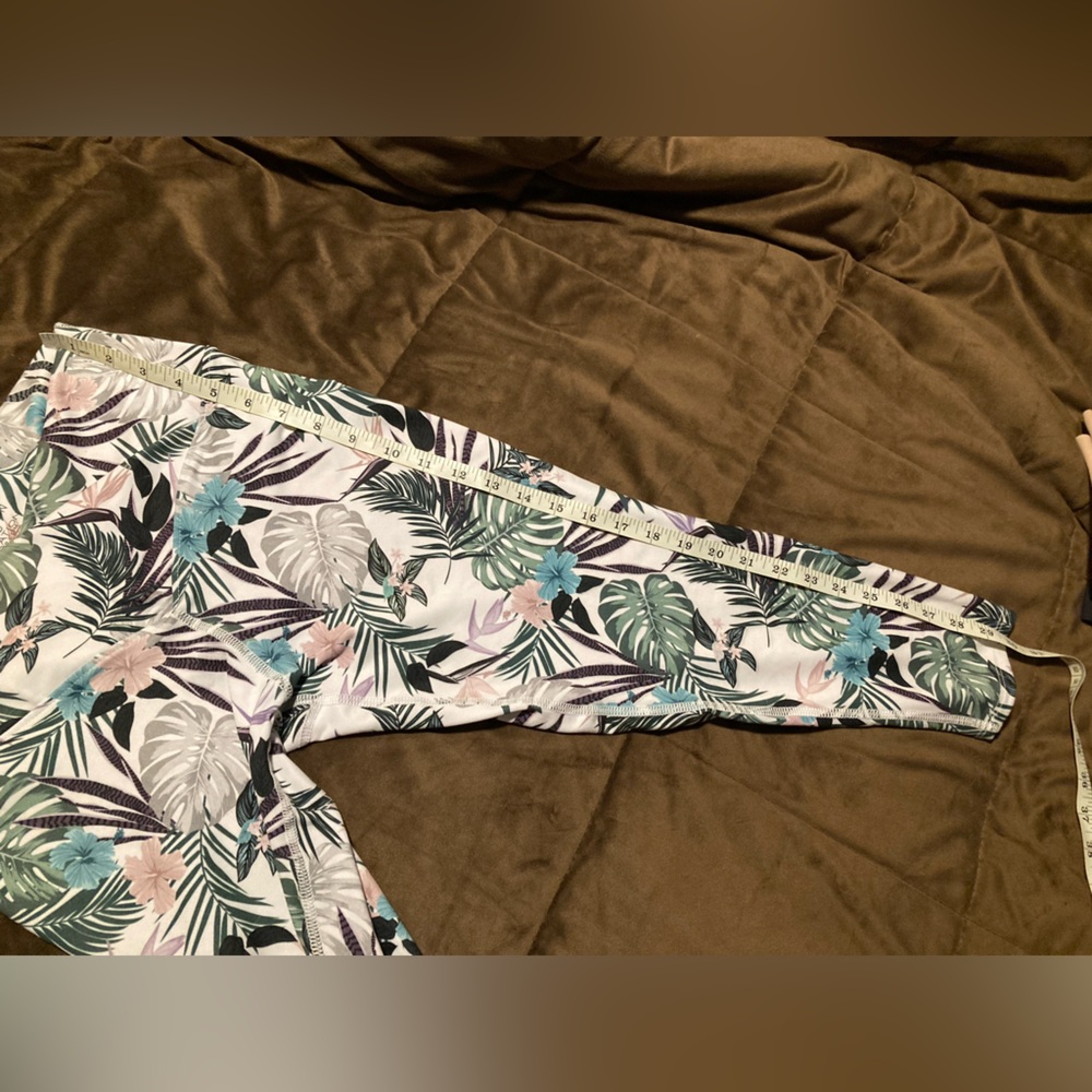 Evolution and Creation brand,size medium,beautiful colorful print,capri pants - Picture 6 of 7